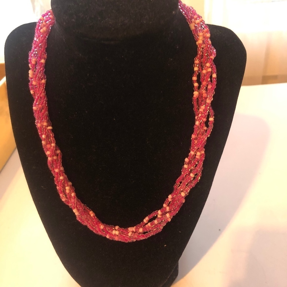 Vintage twisted bead necklace. Pink and white bead strand necklace- preowned